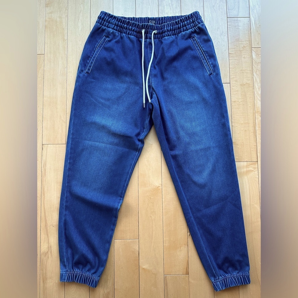 GAP Jean Joggers in Size Small 💙
